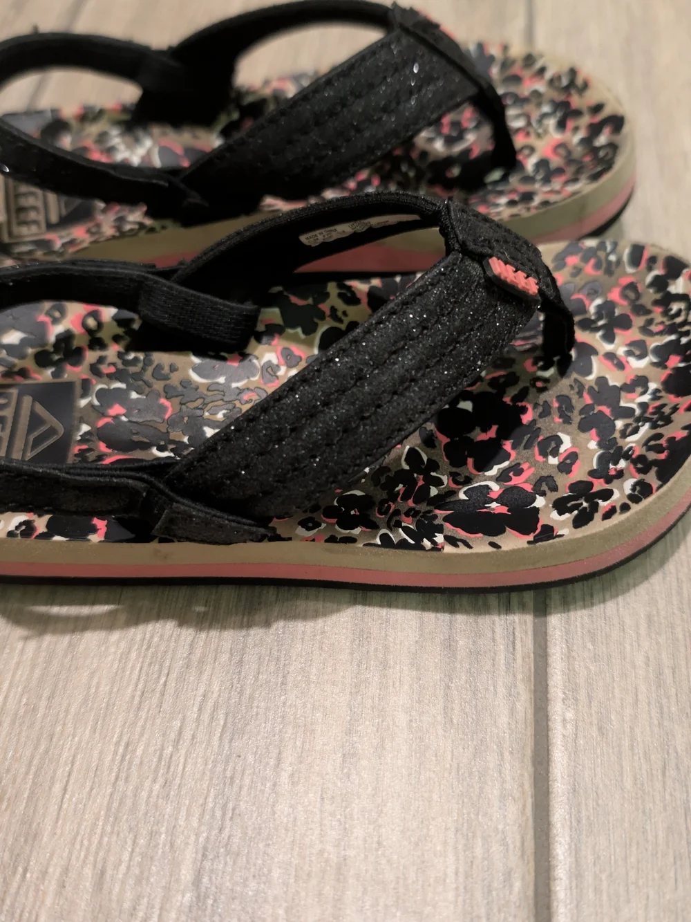 Reef Kids Black Glitter Flip Flops with Pink and Tan Leopard Insole